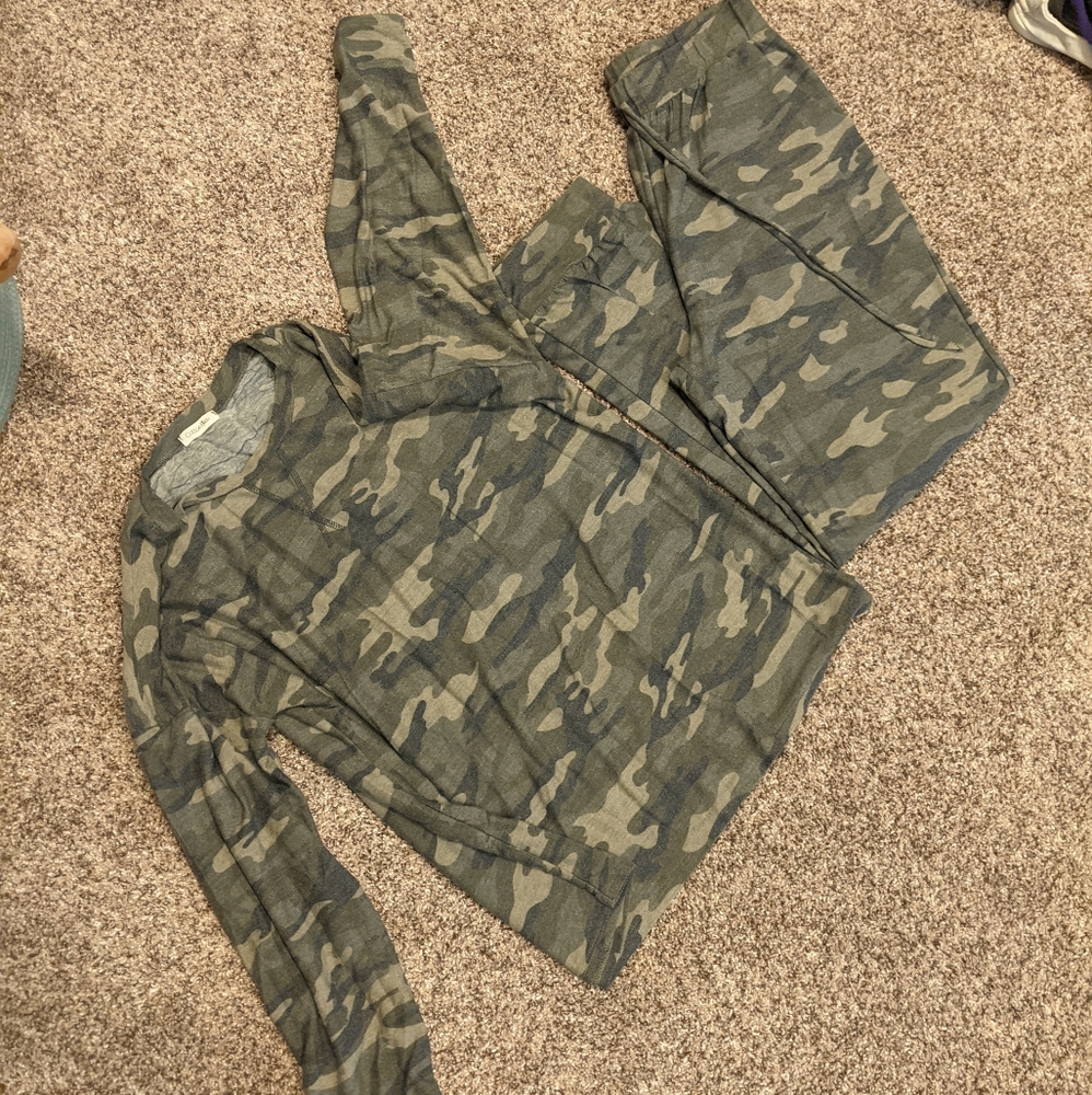 Cotton Bleu women's camo pajamas/lounge wear size XL